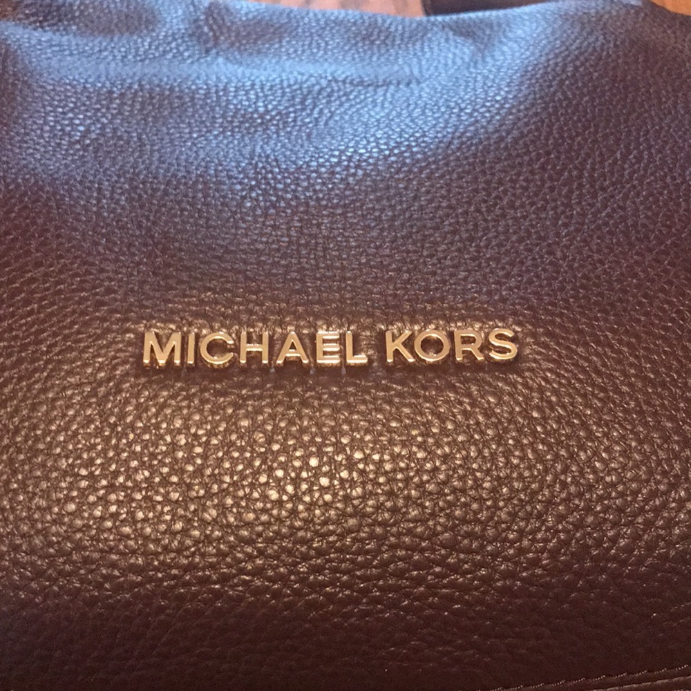 Michael Kors purse - Picture 3 of 11